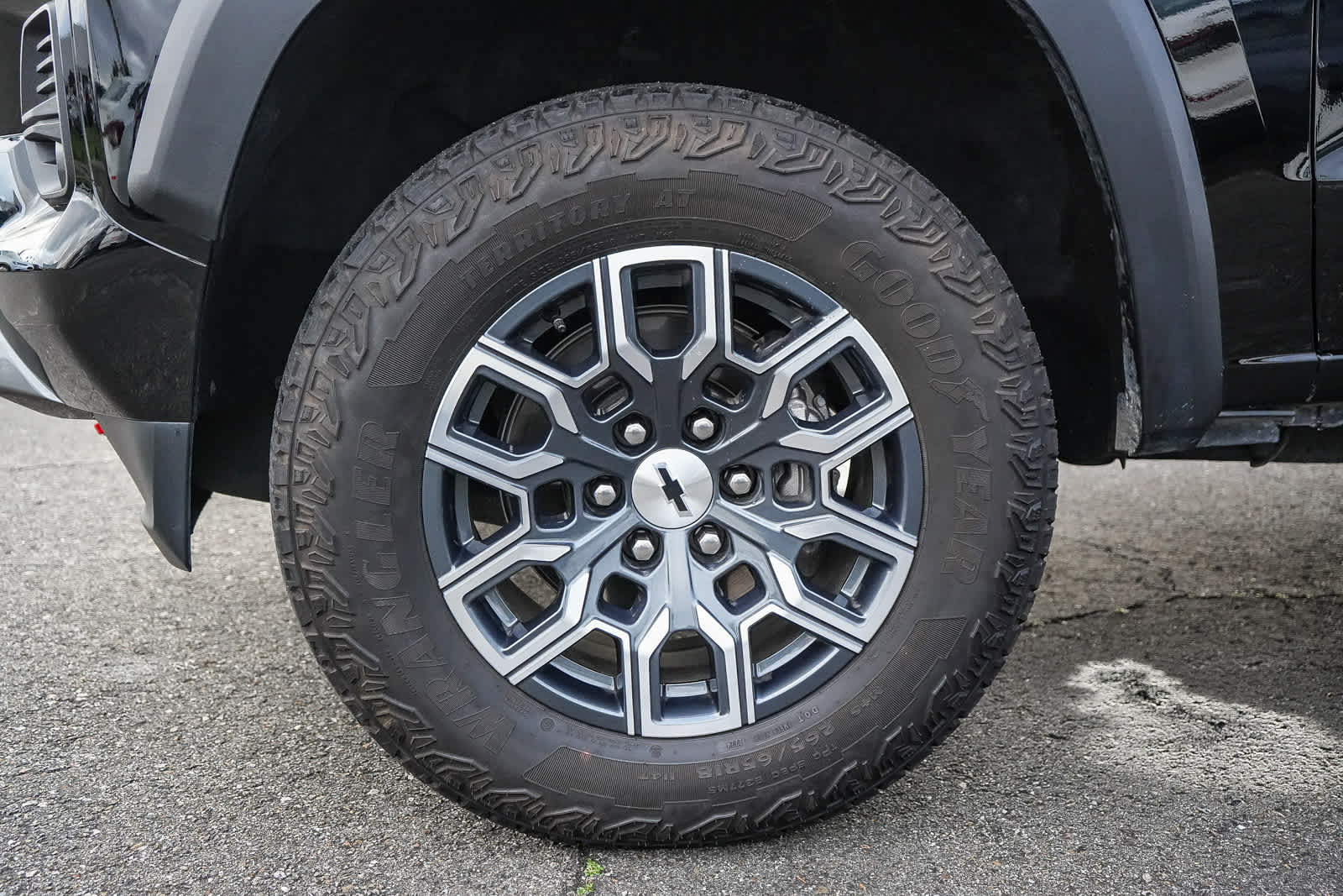 Thumbnail: 2024 Chevrolet Colorado - 11