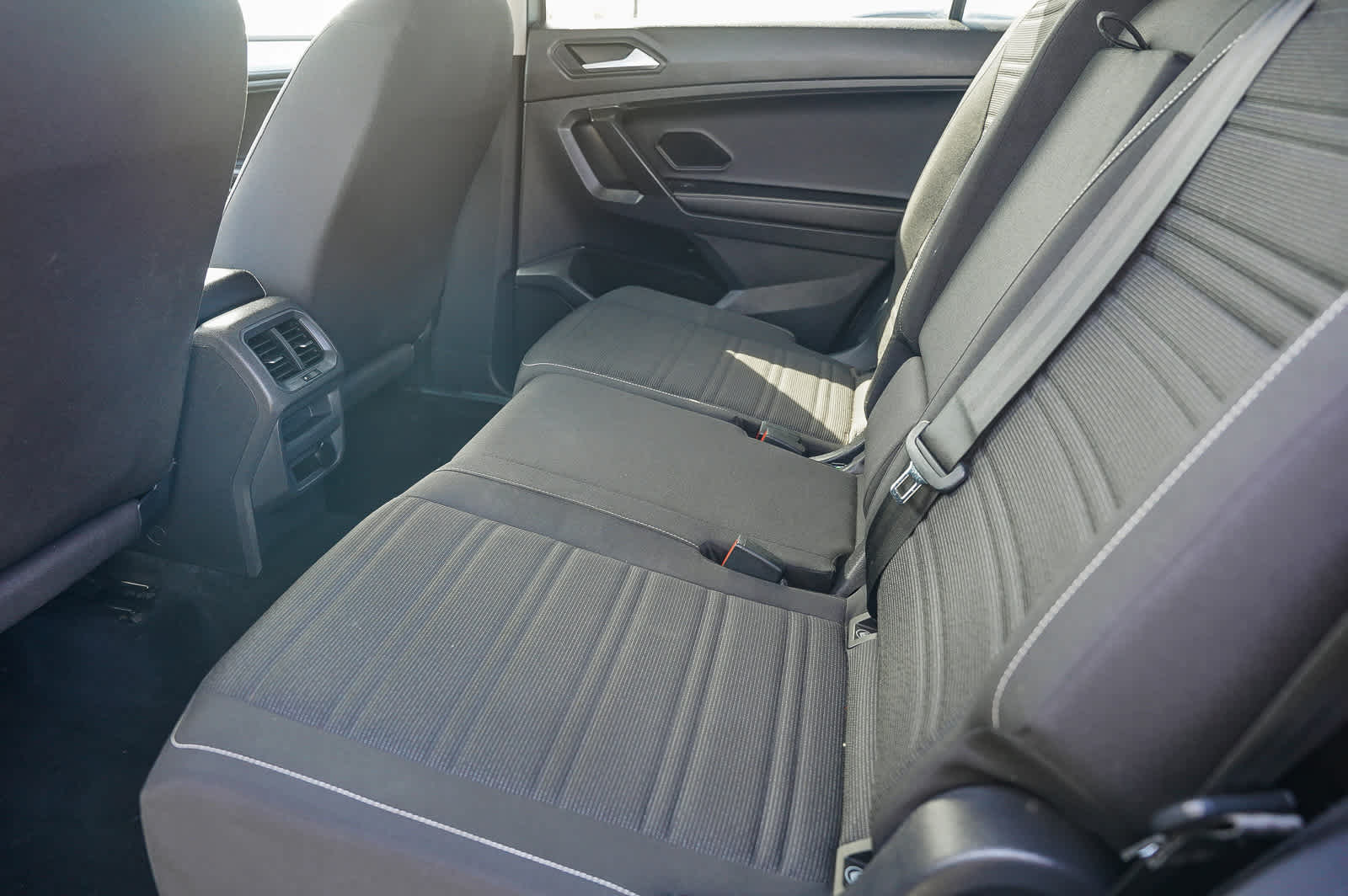 Thumbnail: 2022 Volkswagen Tiguan - 15