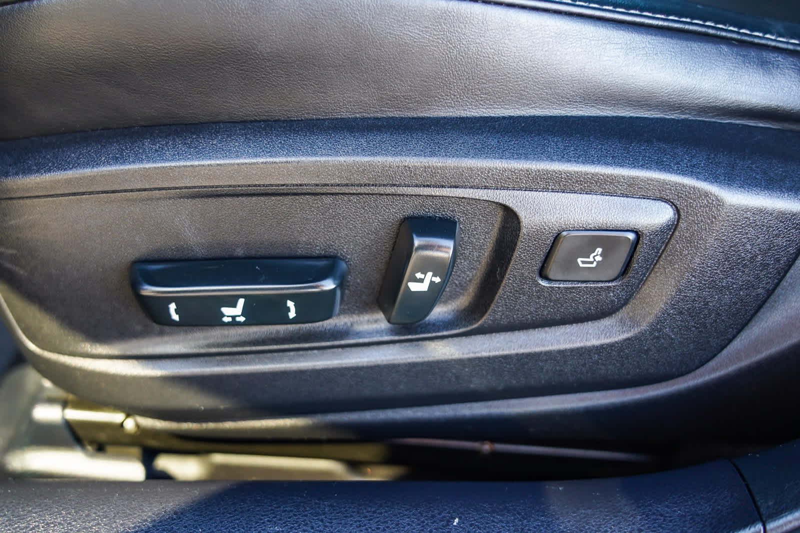 Thumbnail: 2013 Lexus ES - 22