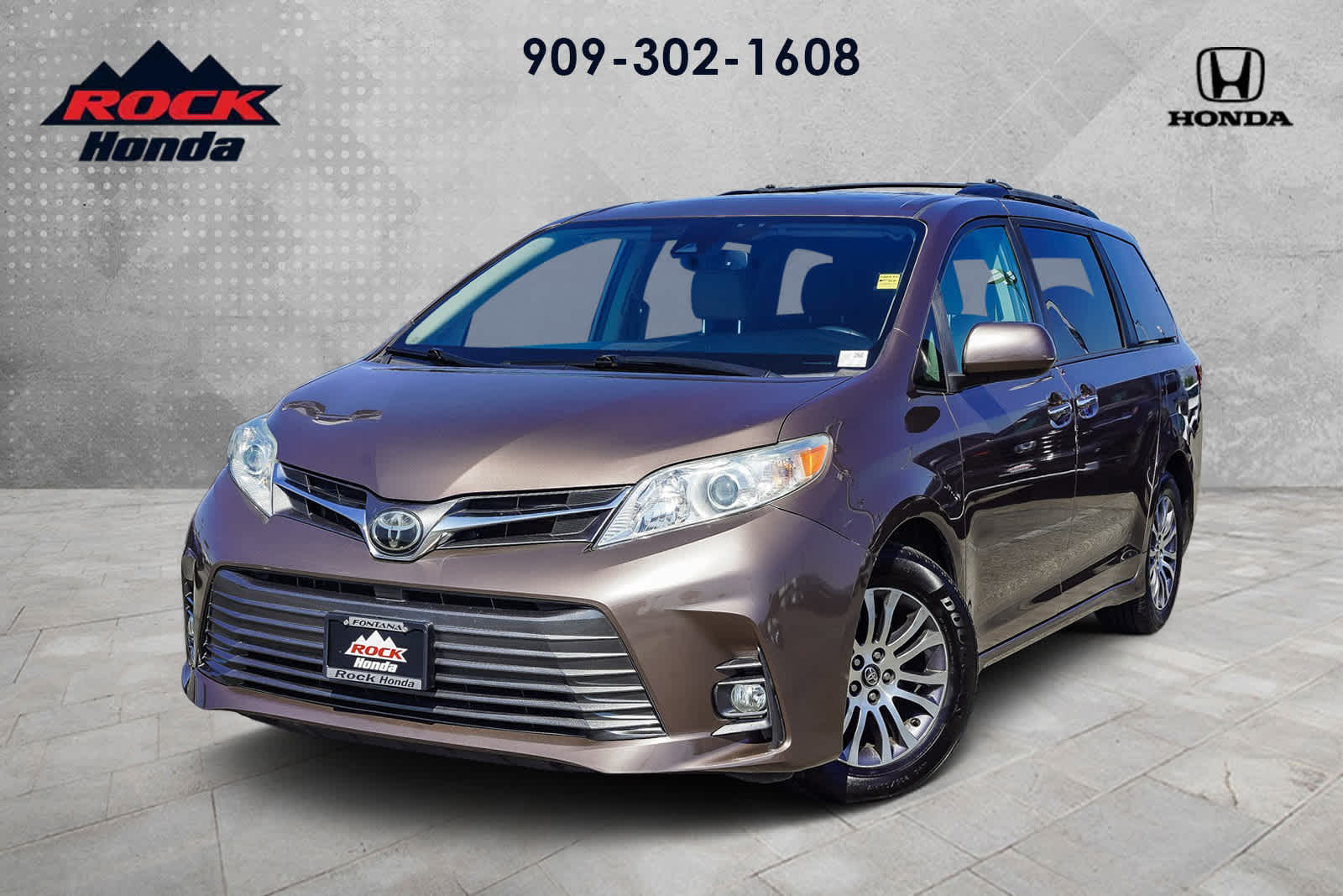 Thumbnail: 2019 Toyota Sienna - 1