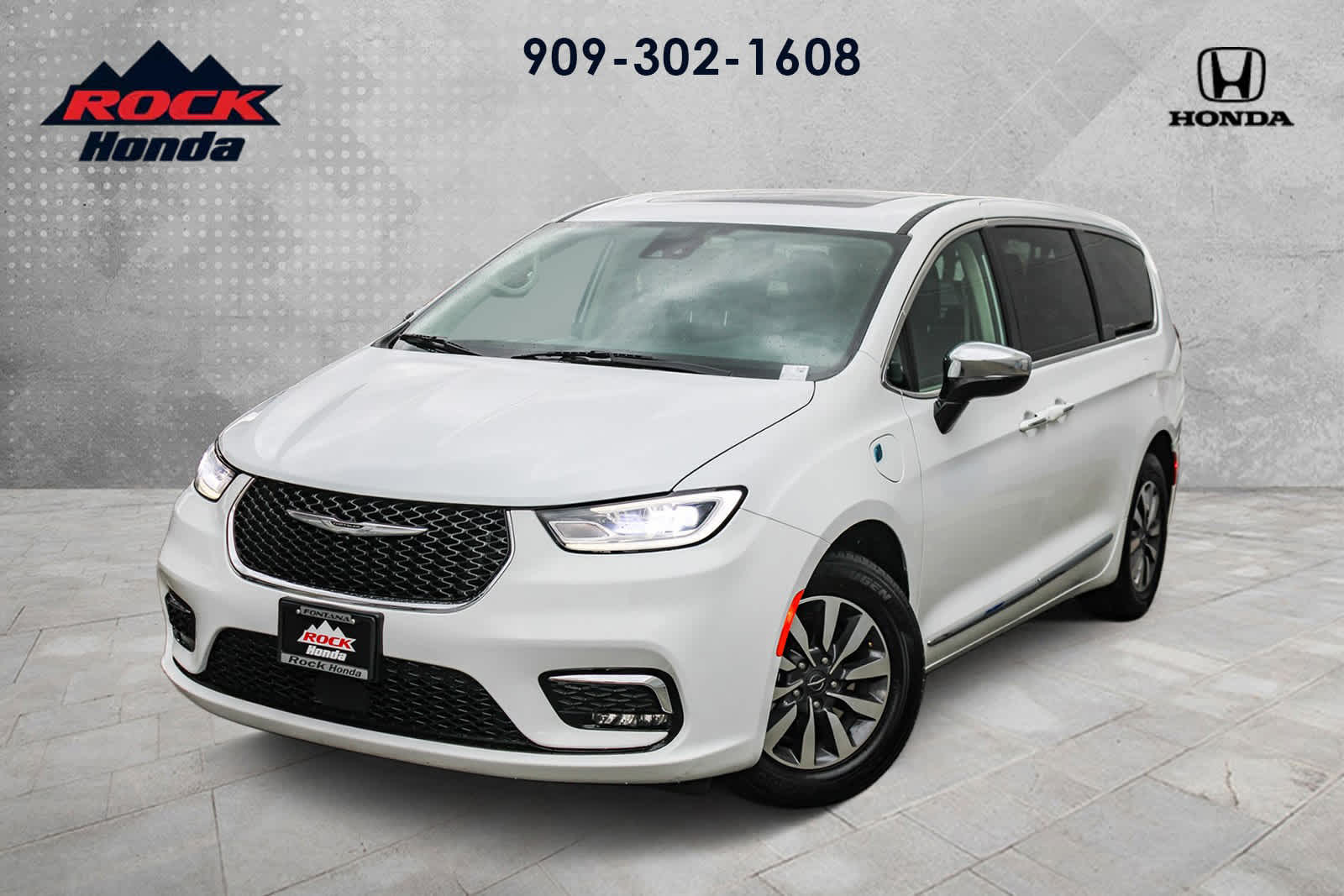 2023 Chrysler Pacifica Hybrid Limited -
                  Fontana, CA