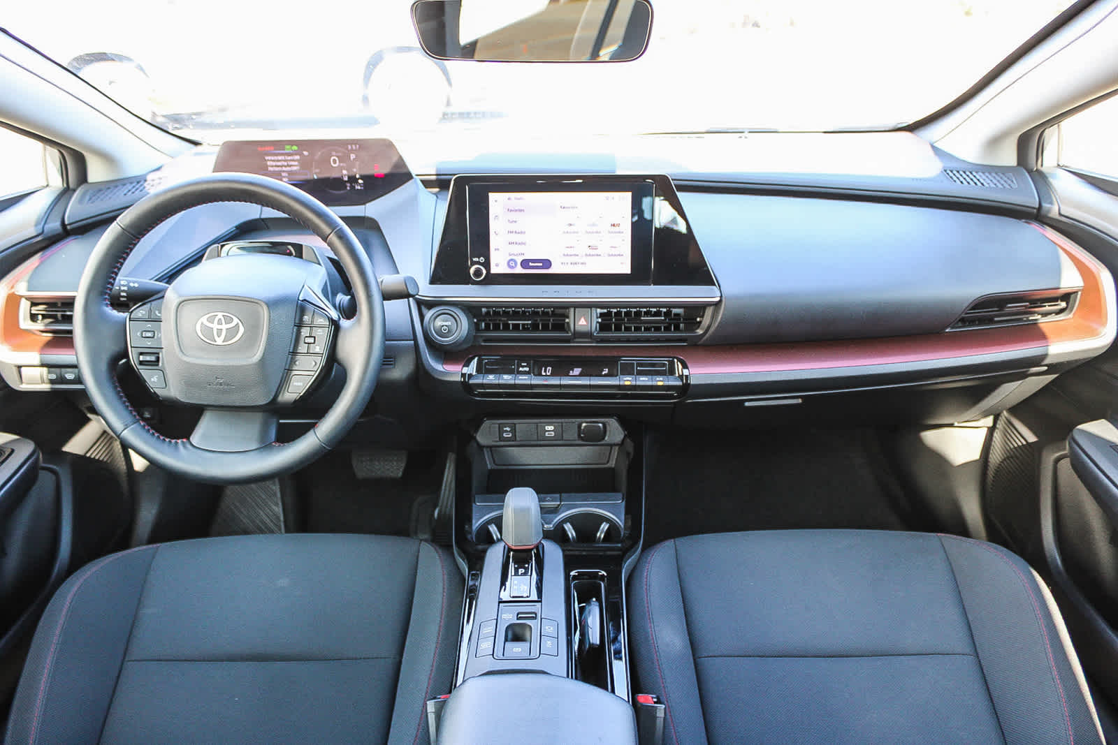 2024 Toyota Prius Prime SE - Photo 12