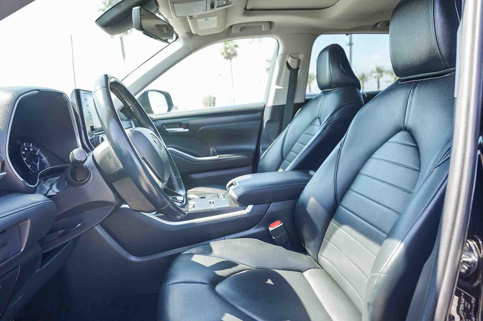 Thumbnail: 2021 Toyota Highlander - 18