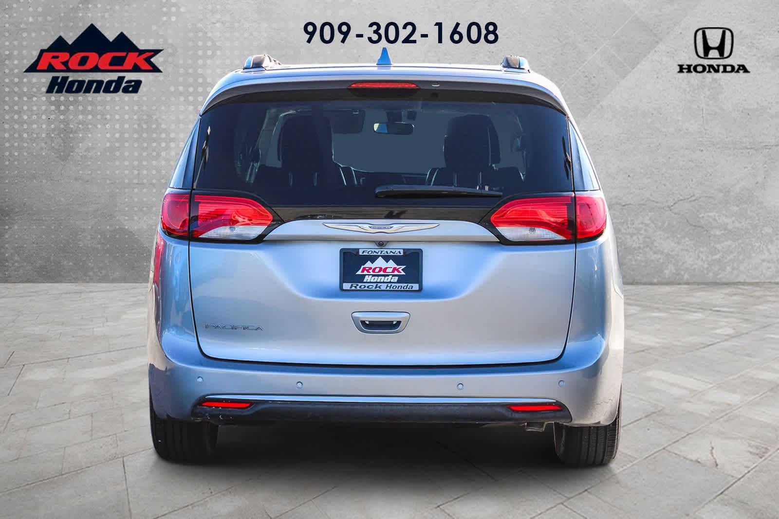 Thumbnail: 2018 Chrysler Pacifica - 5