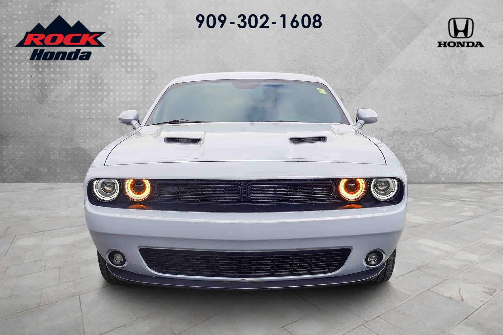 2022 Dodge Challenger SXT photo 2