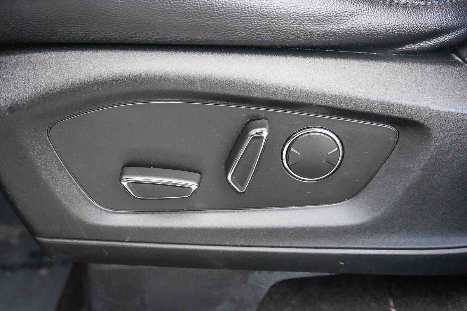 Thumbnail: 2020 Ford Explorer - 21