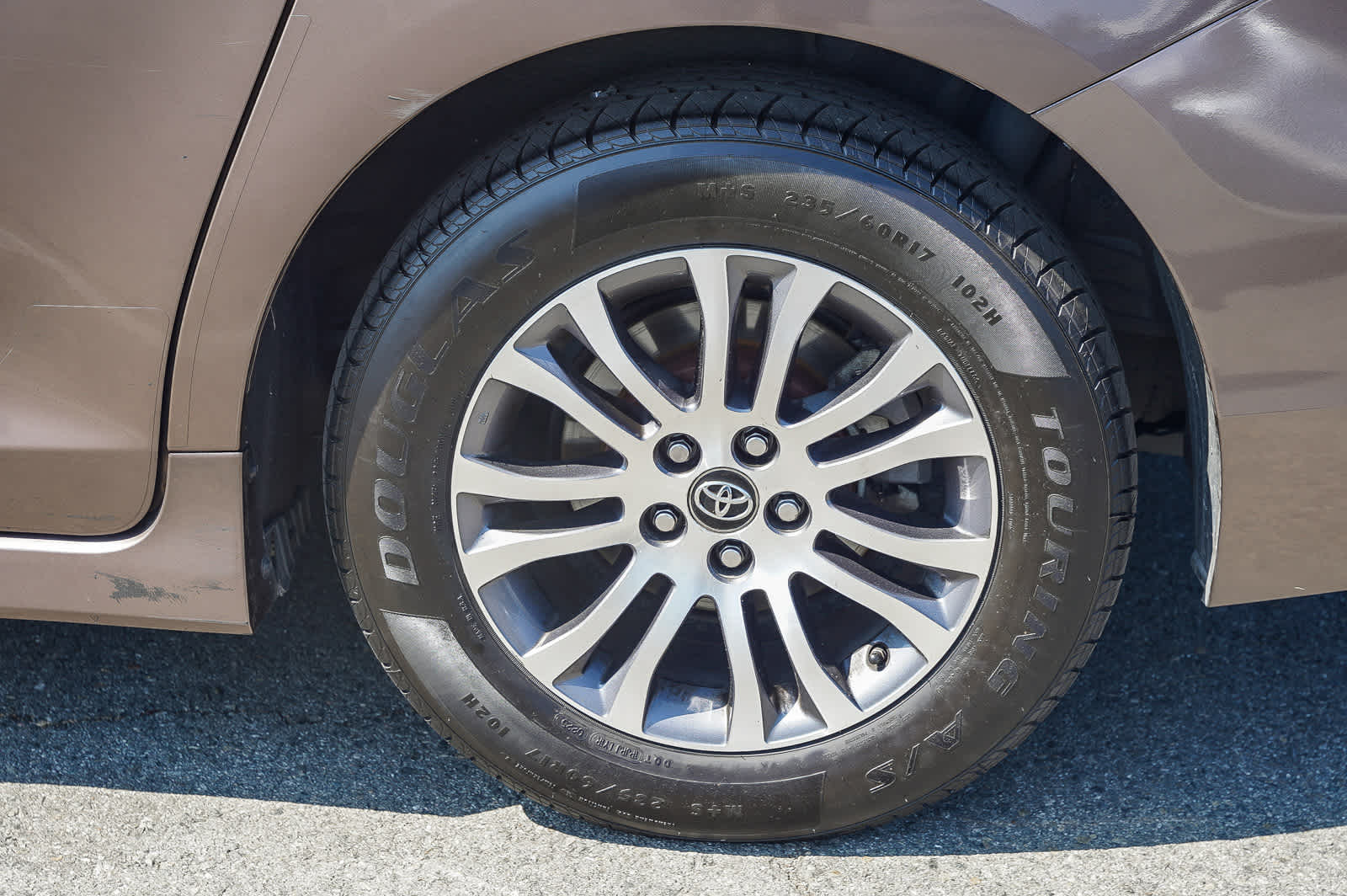 Thumbnail: 2019 Toyota Sienna - 8