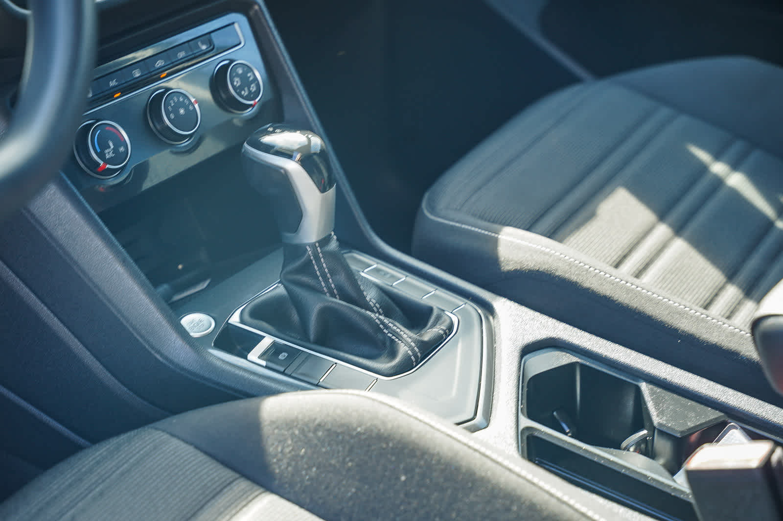 Thumbnail: 2022 Volkswagen Tiguan - 16