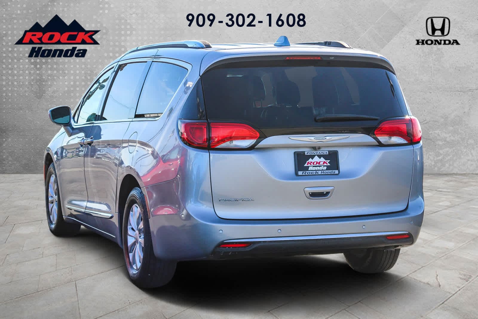 Thumbnail: 2018 Chrysler Pacifica - 6