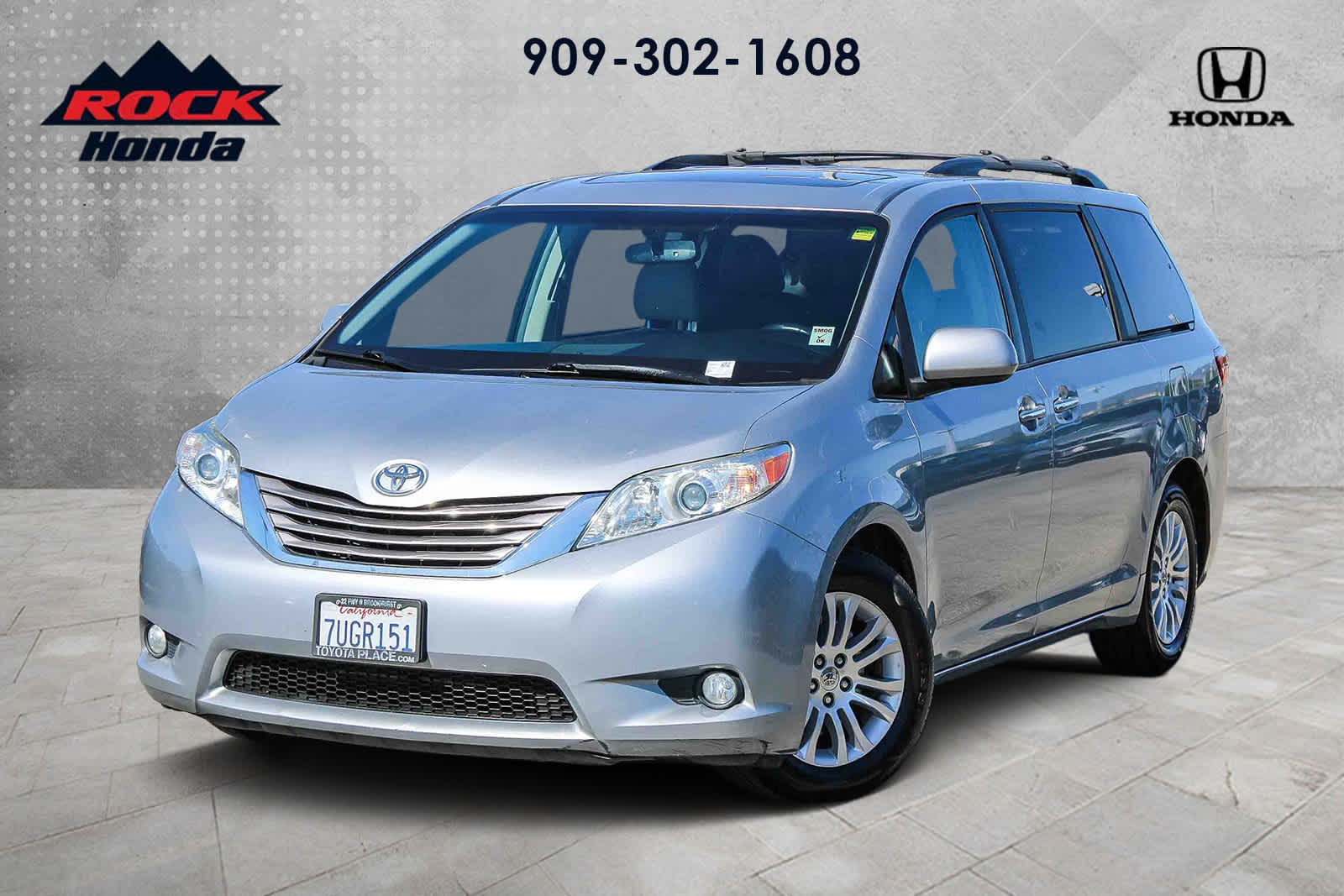 Thumbnail: 2016 Toyota Sienna - 1
