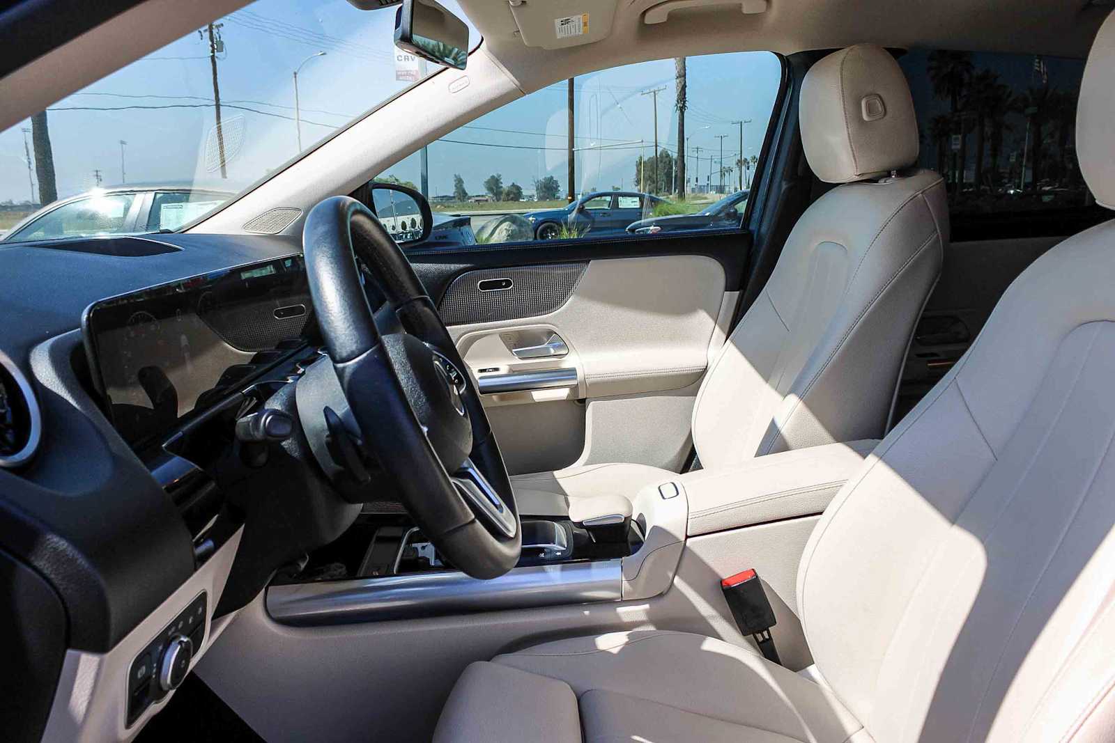 Thumbnail: 2022 Mercedes-Benz GLA - 17