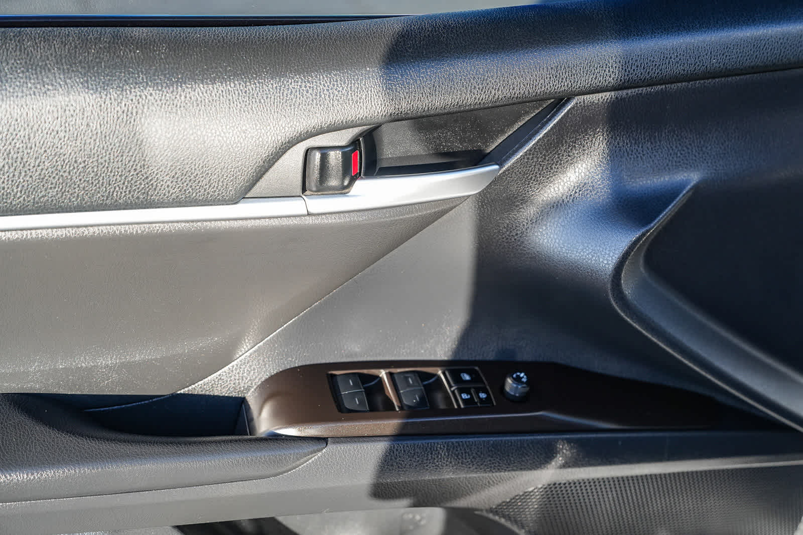 Thumbnail: 2023 Toyota Camry - 21