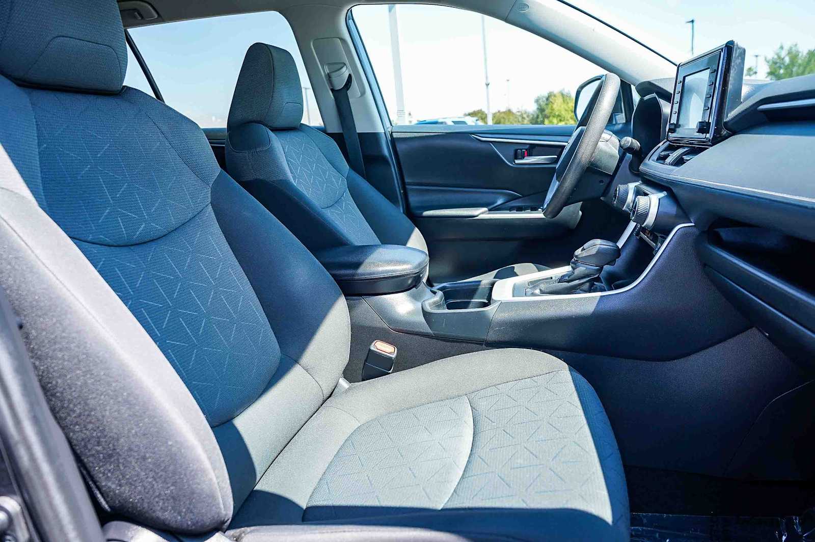 Thumbnail: 2020 Toyota RAV4 - 12