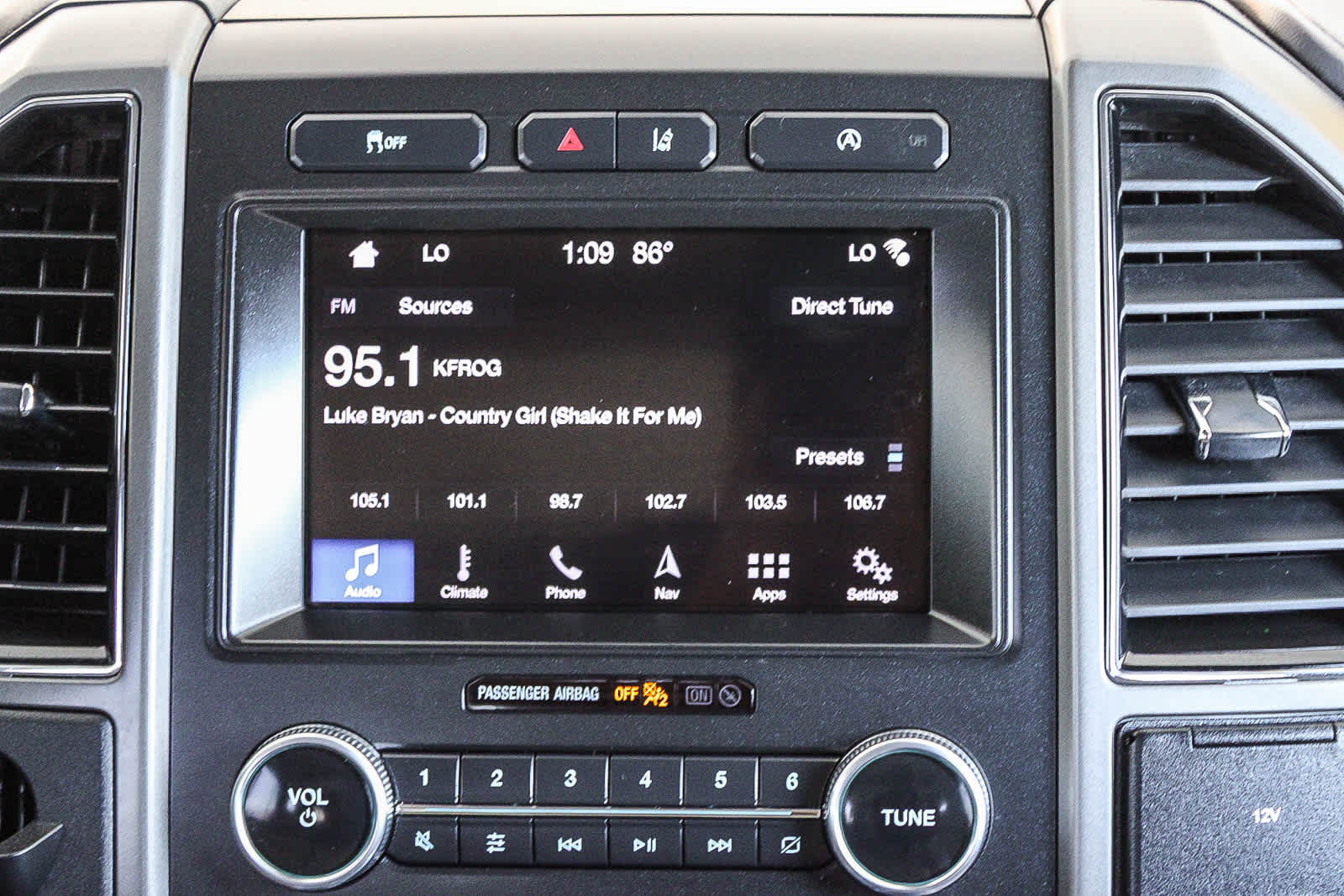Thumbnail: 2019 Ford Expedition - 14