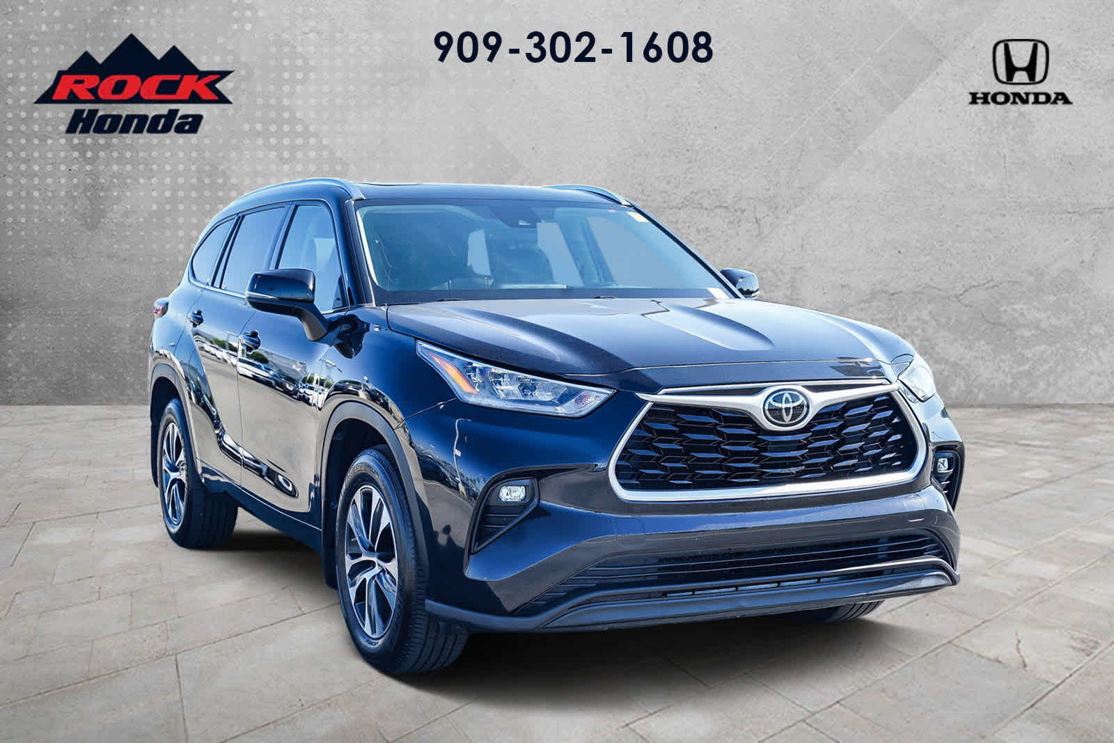 2020 Toyota Highlander XLE photo 3
