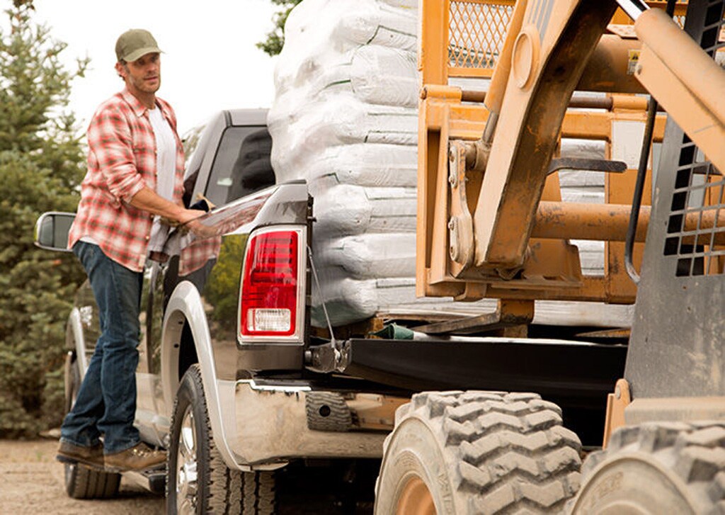 002-ram3500-laramie-towing.jpg