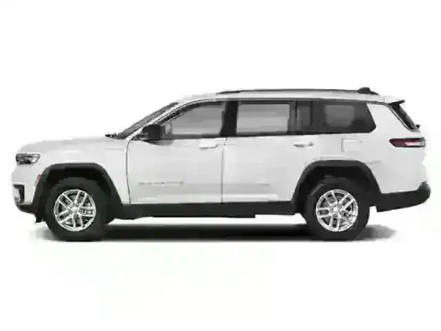 2025 Jeep Grand Cherokee Laredo photo 2