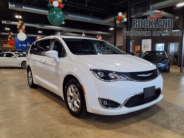 2018 Chrysler Pacifica Touring Plus's photo