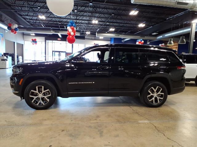 2024 Jeep Grand Cherokee Limited photo 4