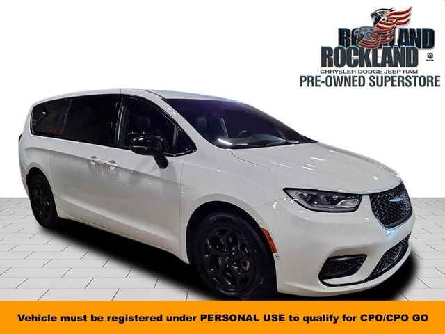 2024 Chrysler Pacifica PHEV Select's photo