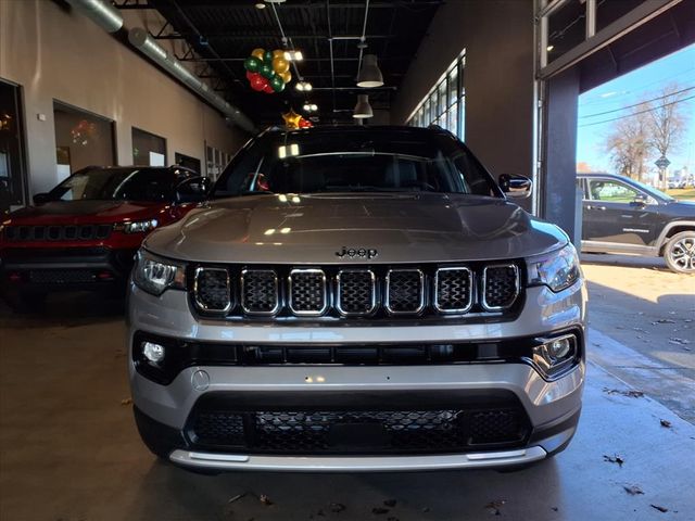 2023 Jeep Compass Limited photo 2