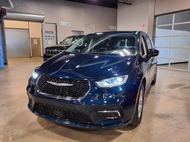 2024 Chrysler Pacifica Limited photo 3