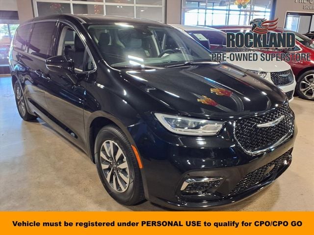 2022 Chrysler Pacifica Hybrid Touring L's photo