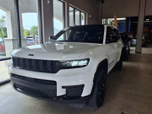2023 Jeep Grand Cherokee Altitude photo 3