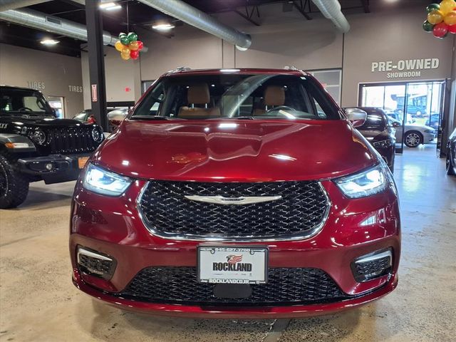 2022 Chrysler Pacifica Pinnacle photo 2