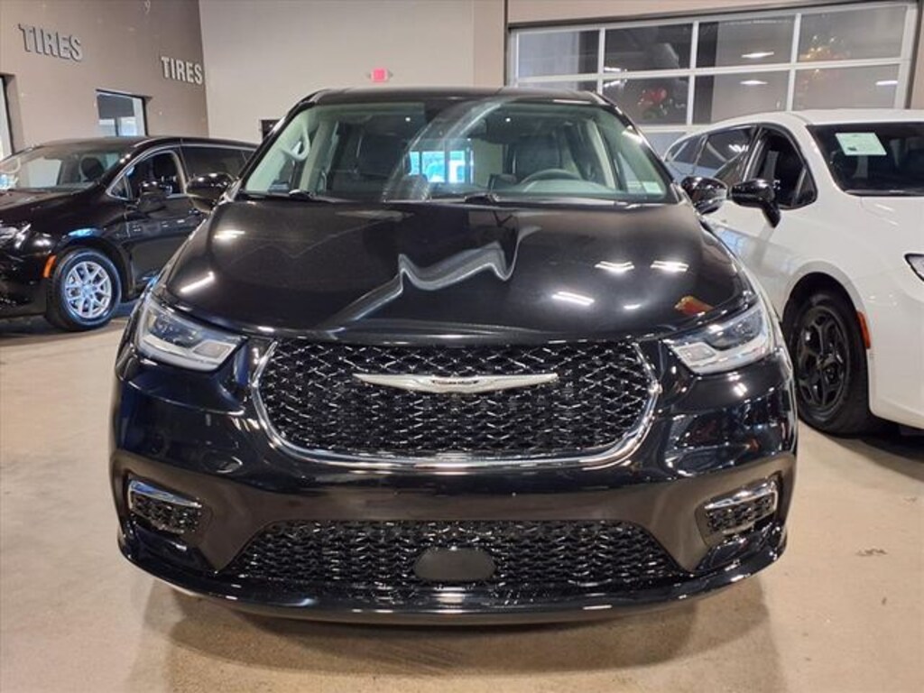 Used 2022 Chrysler Pacifica Hybrid Touring L Van Passenger Van