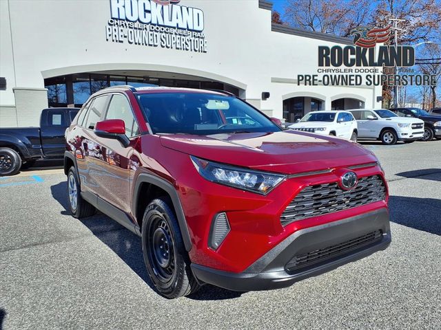 2019 Toyota RAV4 LE's photo