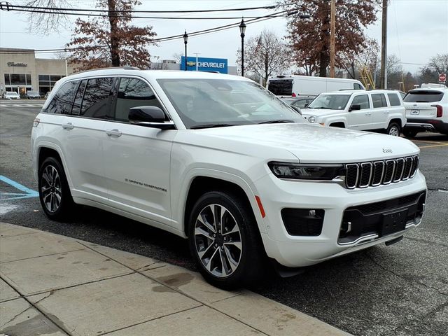 2023 Jeep Grand Cherokee Overland photo 3