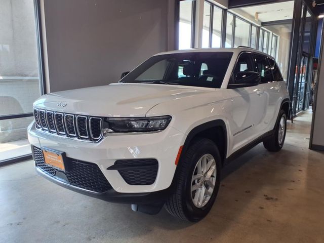 2024 Jeep Grand Cherokee Laredo photo 2