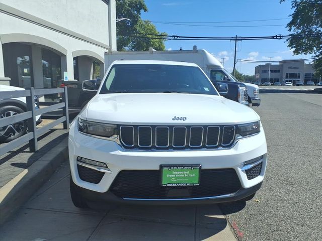 2022 Jeep Grand Cherokee Limited photo 2
