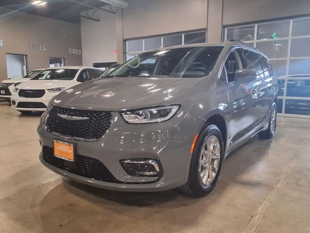 Used 2022 Chrysler Pacifica Touring L Van Passenger Van