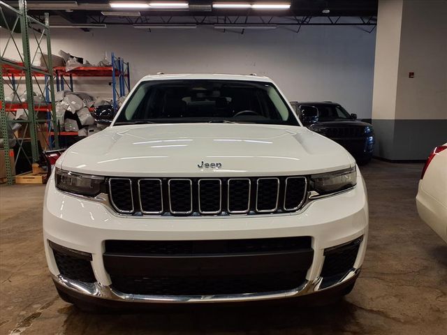 2022 Jeep Grand Cherokee Limited photo 2