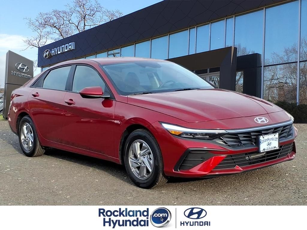 Certified 2025 Hyundai Elantra SE Sedan