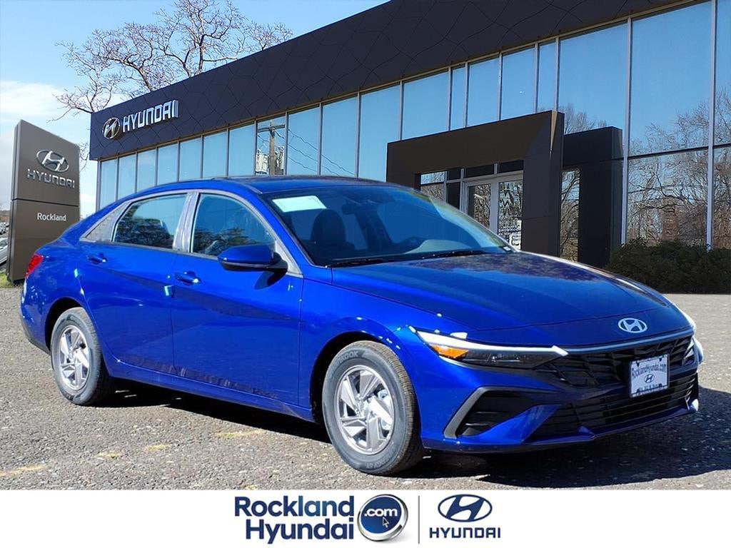 New 2025 Hyundai Elantra SE Sedan