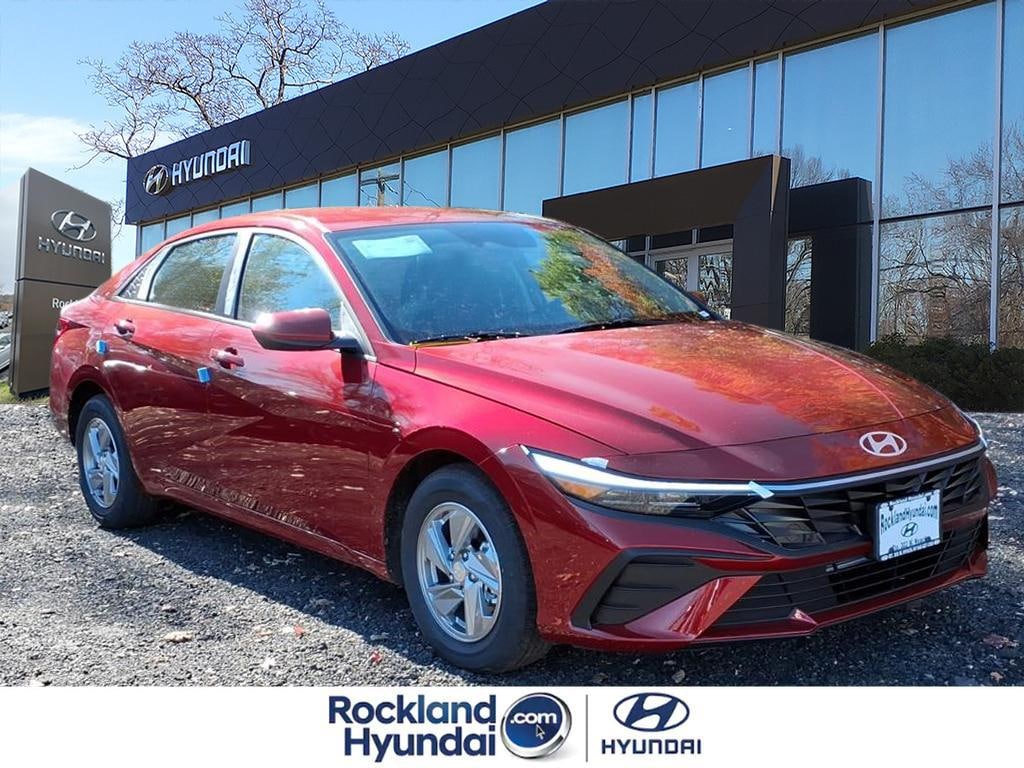 New 2025 Hyundai Elantra SE Sedan