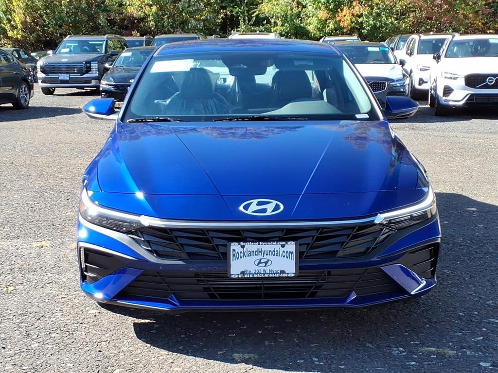 New 2025 Hyundai Elantra SE Sedan