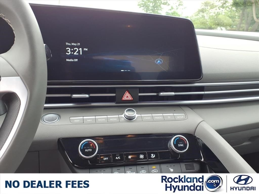 2025 Hyundai Elantra SEL - Photo 13