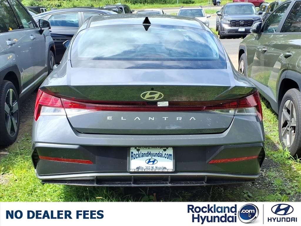 2025 Hyundai Elantra SEL - Photo 6