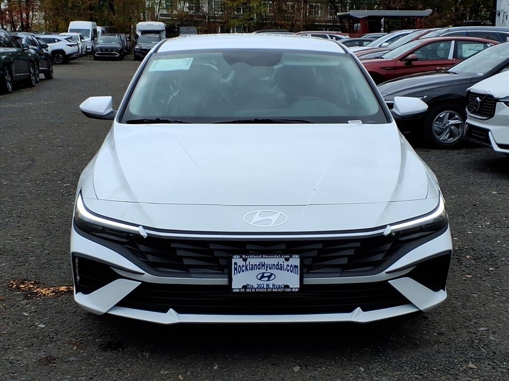 New 2025 Hyundai Elantra SE Sedan