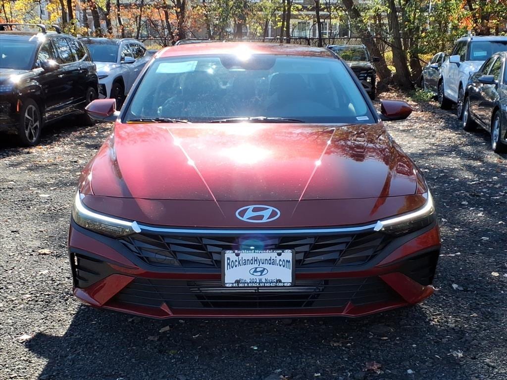 New 2025 Hyundai Elantra SE Sedan