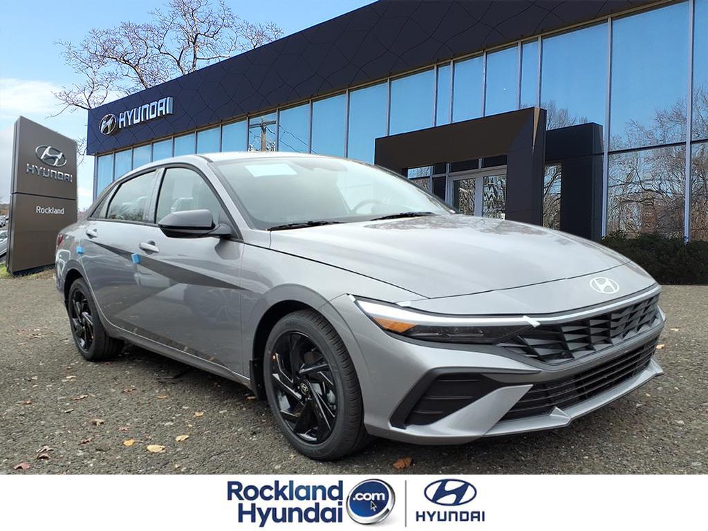 2026 Hyundai Elantra SEL's photo