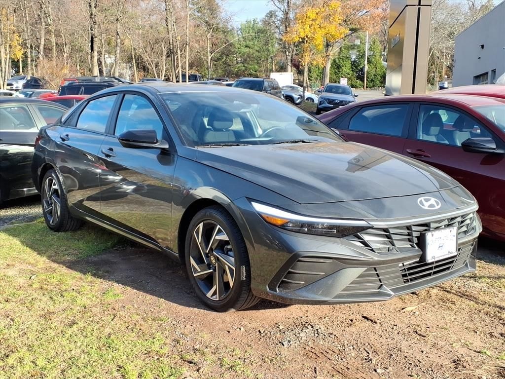 Certified 2025 Hyundai Elantra SEL Sport Sedan