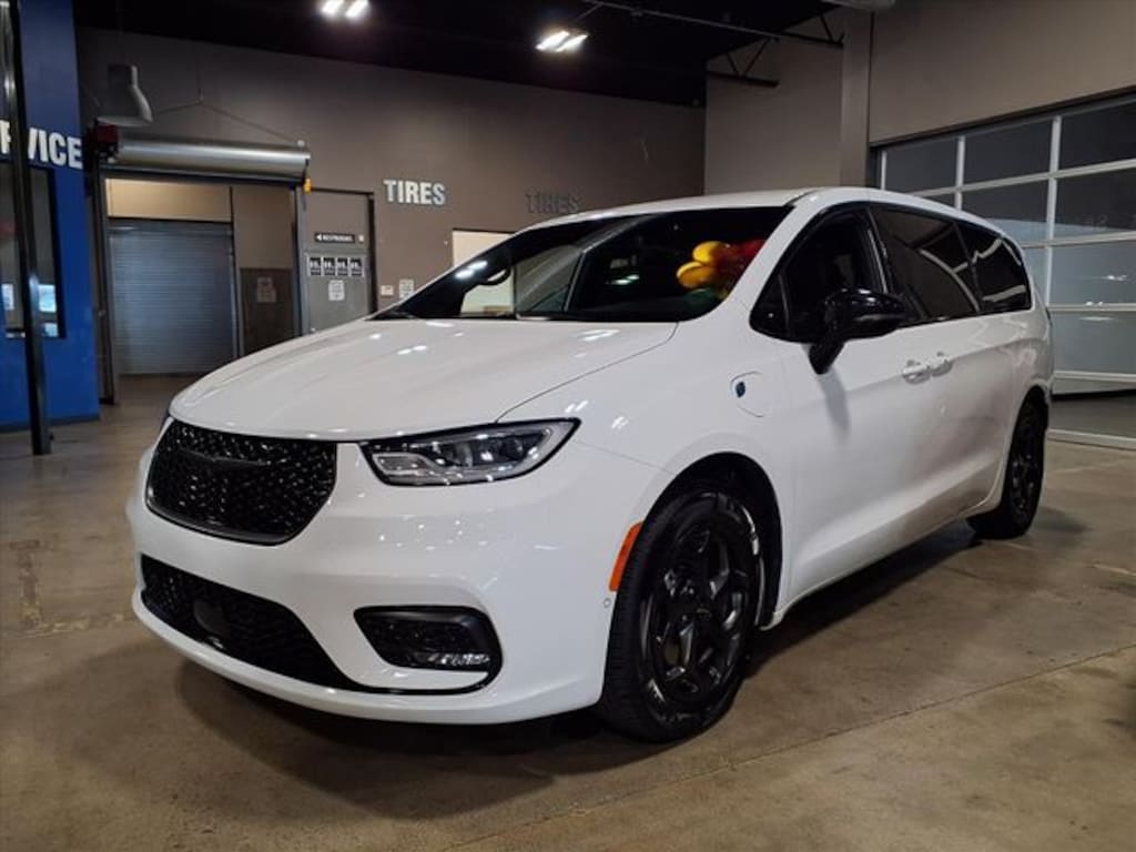 Certified 2024 Chrysler Pacifica Plug-In Hybrid Select Van Passenger Van
