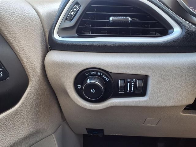 2021 Chrysler Pacifica Hybrid Touring L - Photo 15
