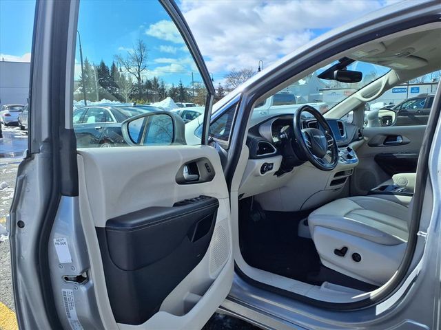 2021 Chrysler Pacifica Hybrid Touring L - Photo 12