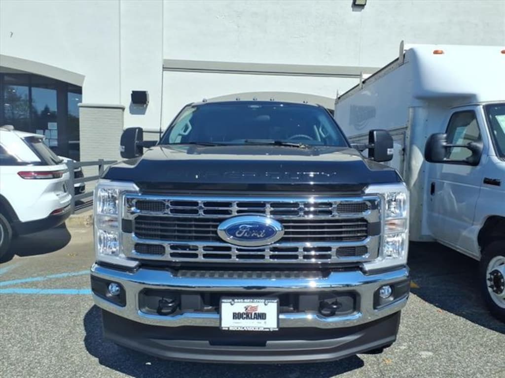Used 2025 Ford F-350  Truck Crew Cab